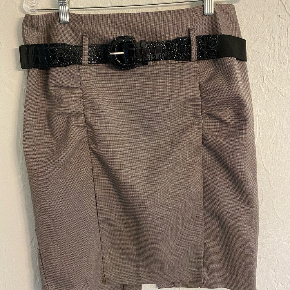 Straight skirt with funky belt